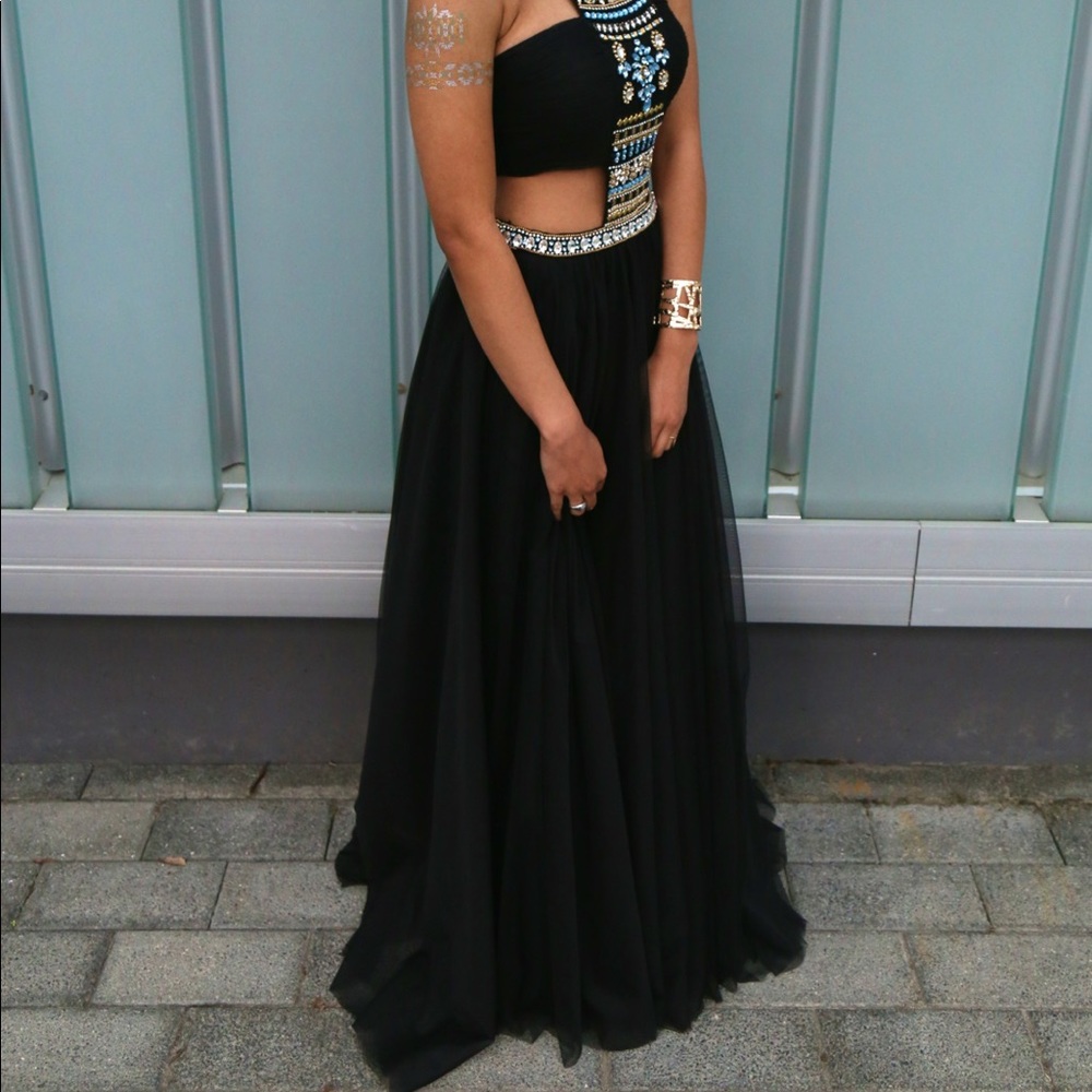 PROM DRESS - Picture 2 of 4